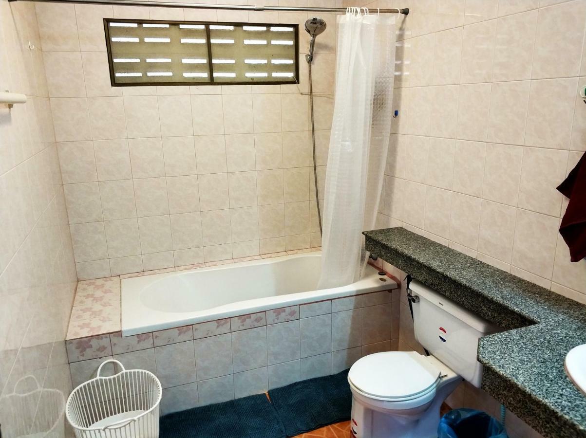 Waree'S Guesthouse Kata-stranden Eksteriør bilde